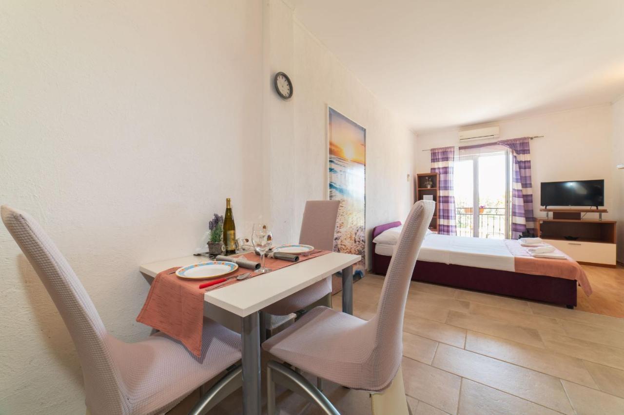 Apartment Livaja Кастель-Нови Экстерьер фото